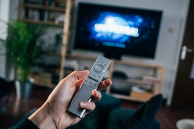 Binge‑Watching Could Be Shrinking Your Brain: The Midlife TV Effect